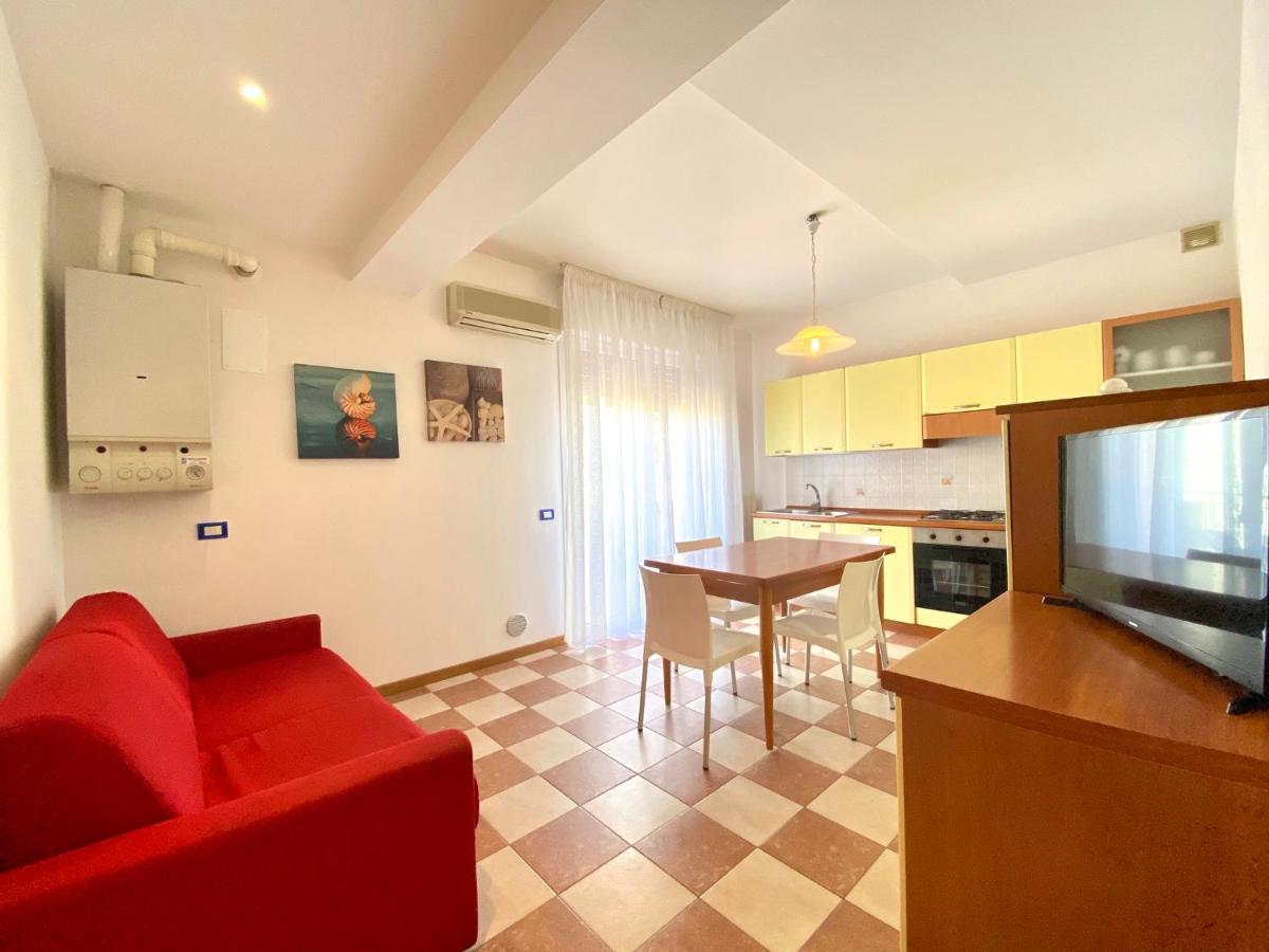 Appartamenti Adriana Carraro Immobiliare - Family Apartments Lido di Jesolo Dış mekan fotoğraf